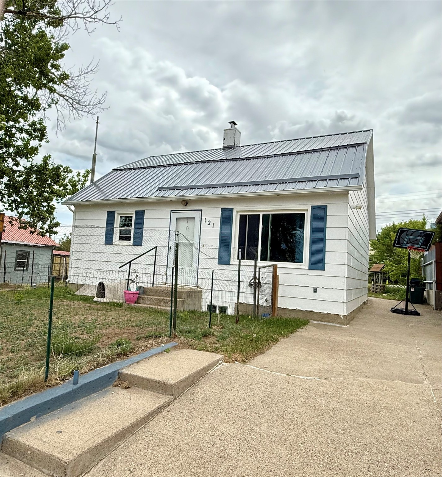 121 8th Avenue SE