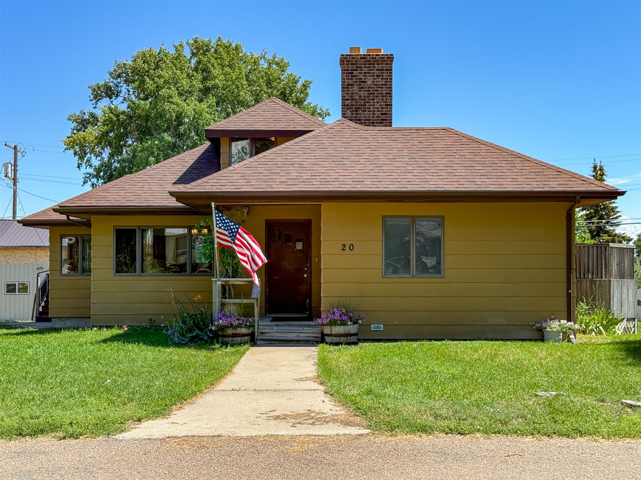 20 2nd Street S