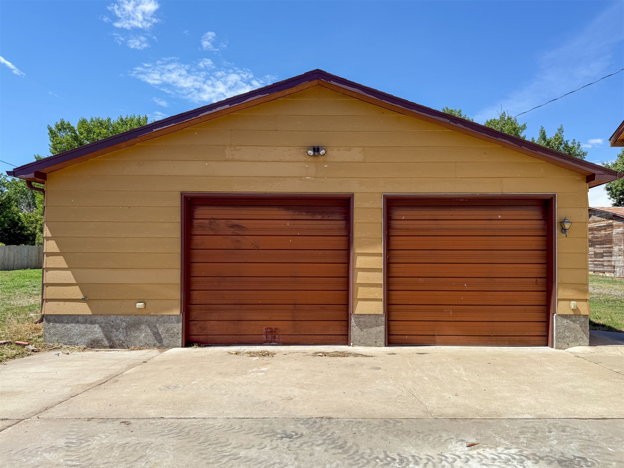 20 2nd Street S