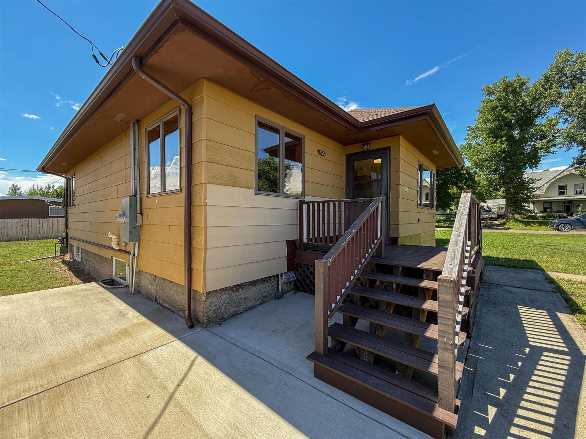 20 2nd Street S