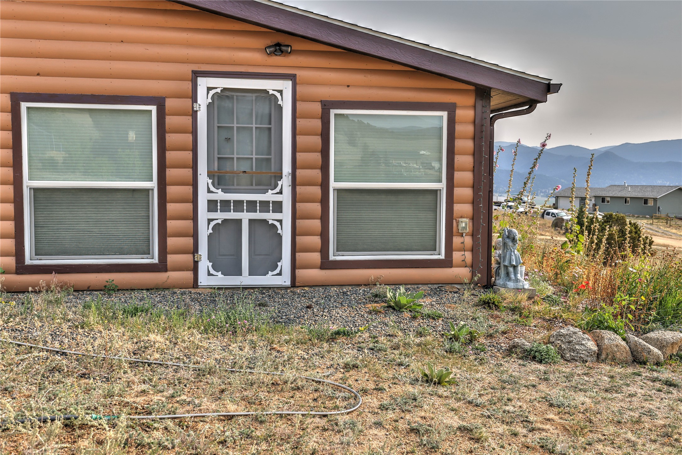 35 Hanging Wall Road