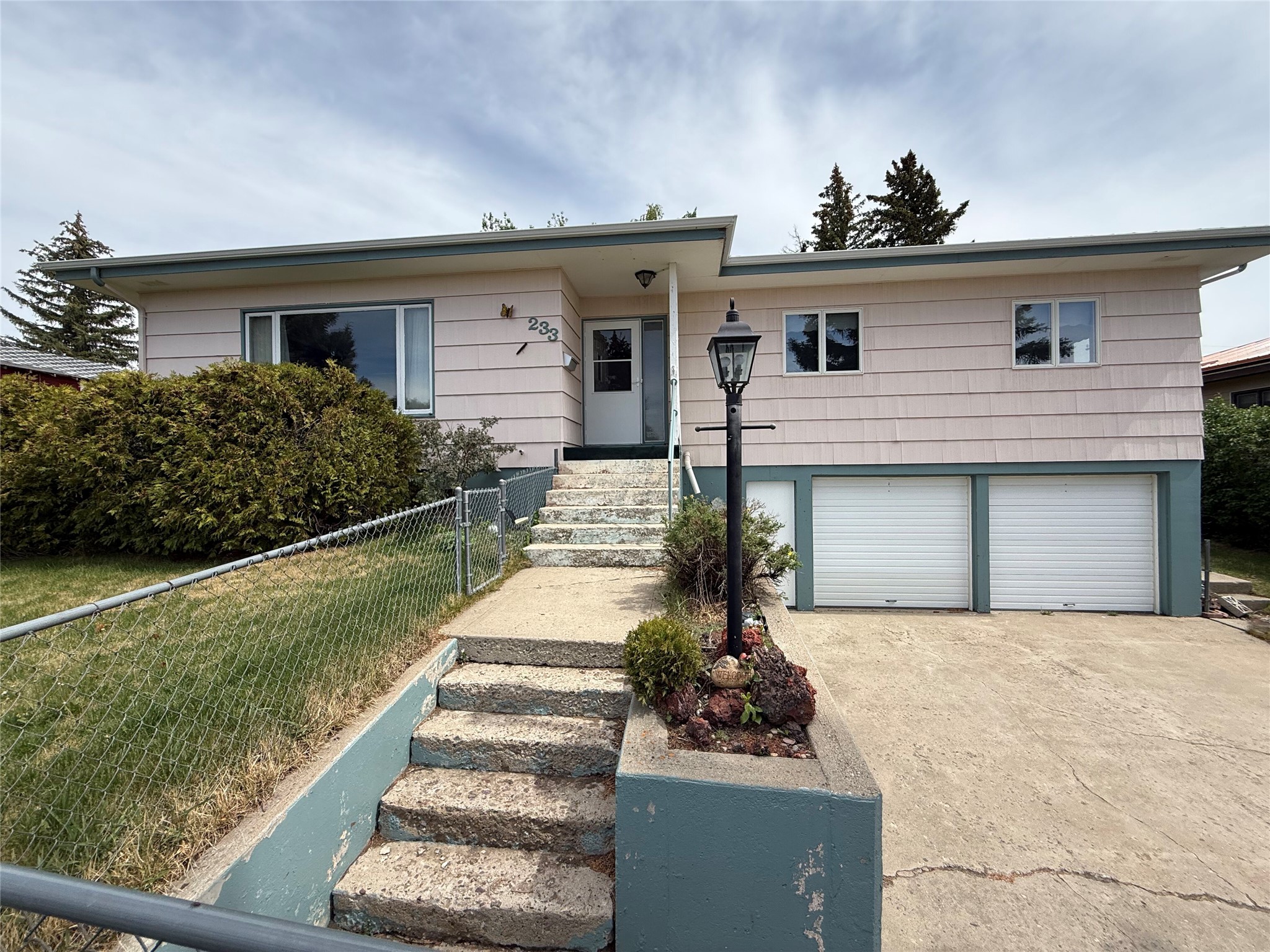 233 4th Avenue SW