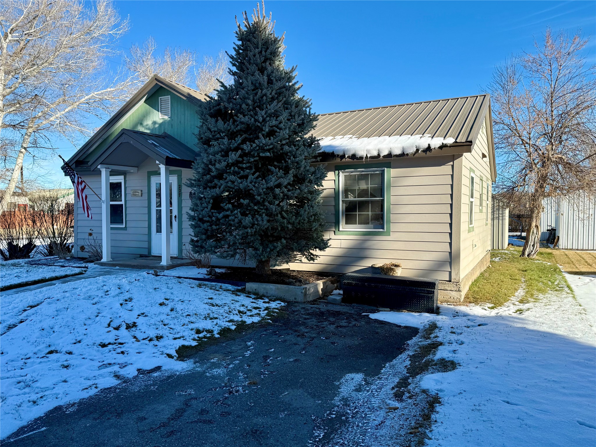 227 5th Avenue NE