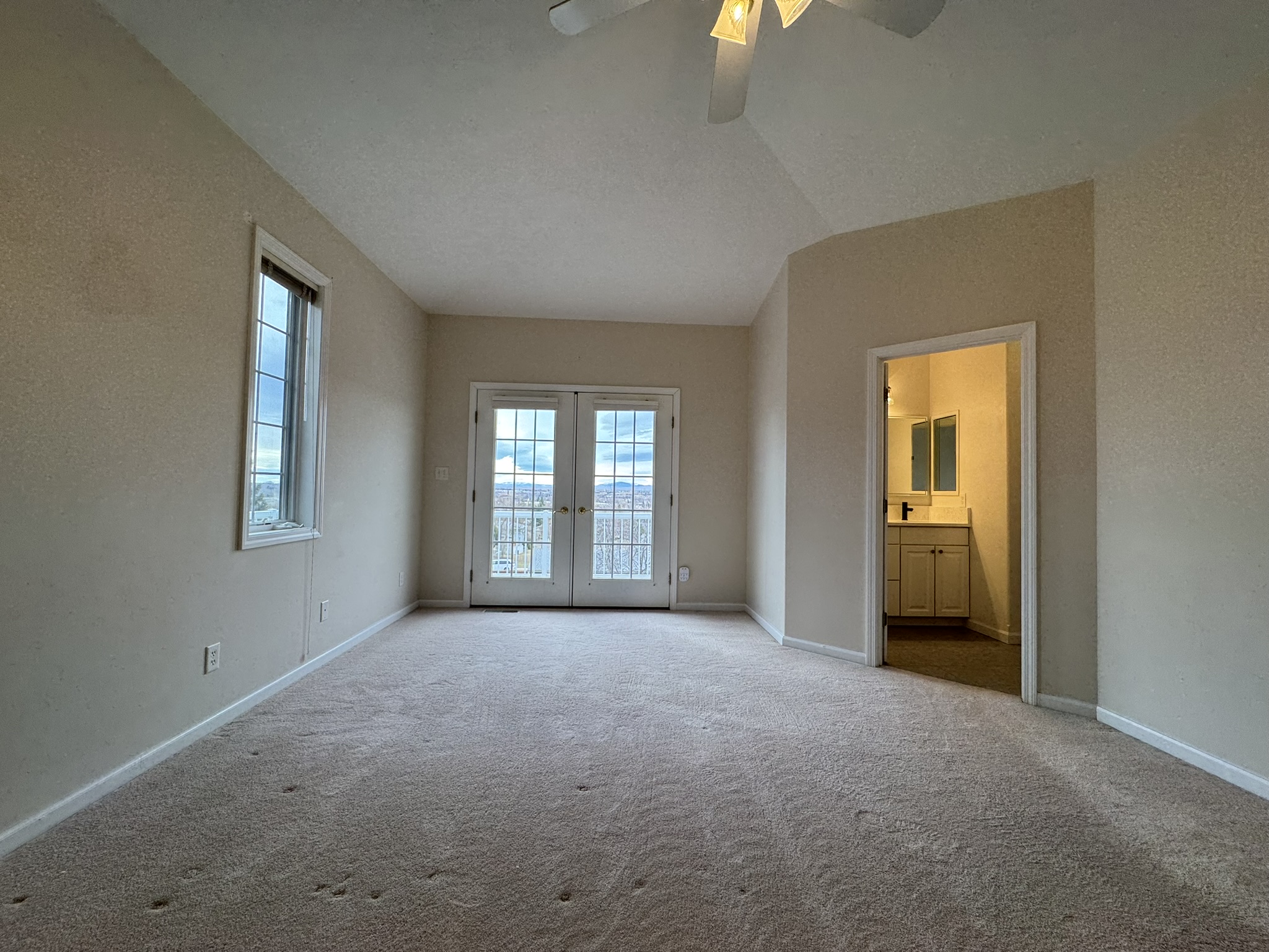 952 Valley View Drive