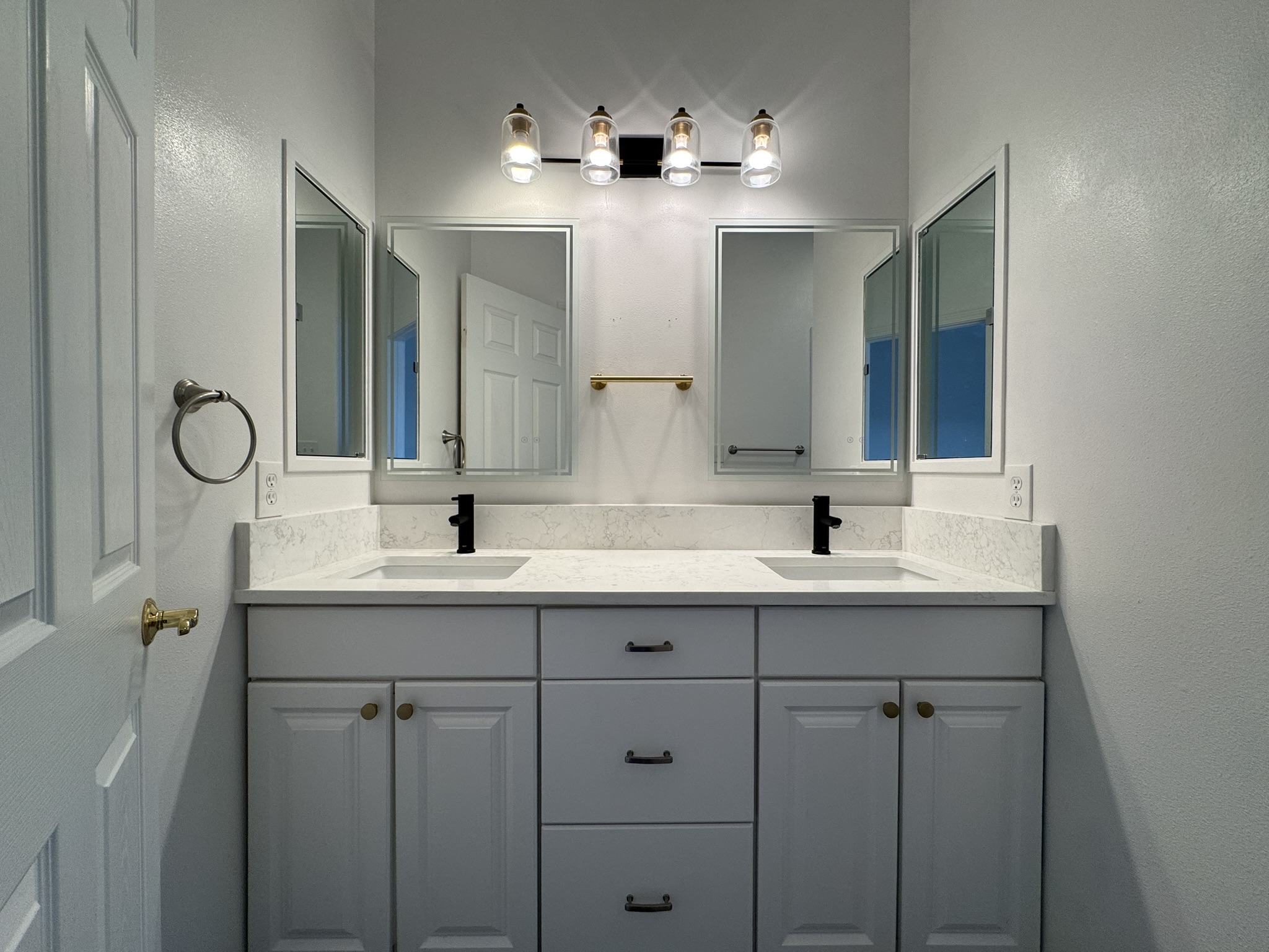 952 Valley View Drive