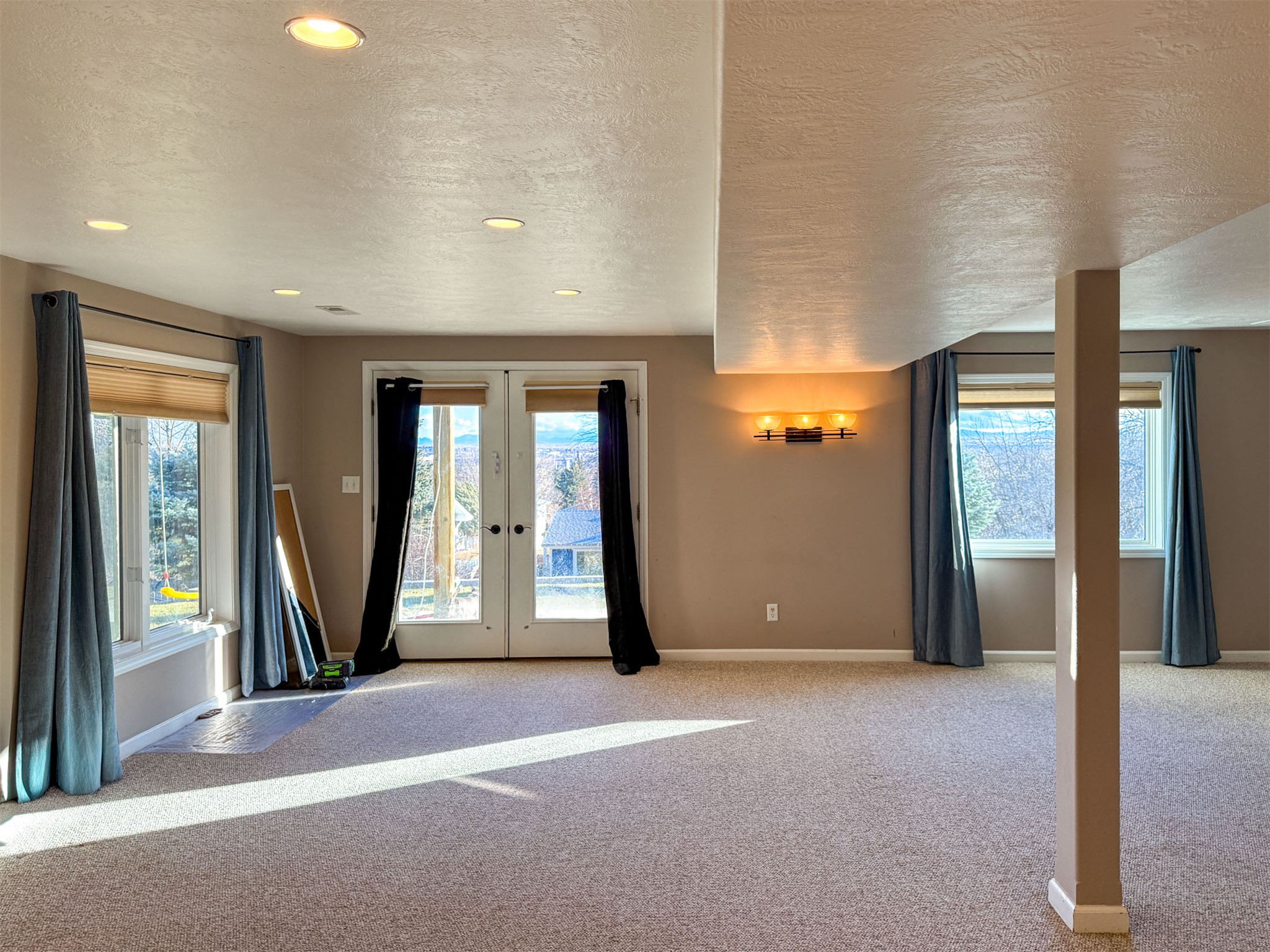 952 Valley View Drive