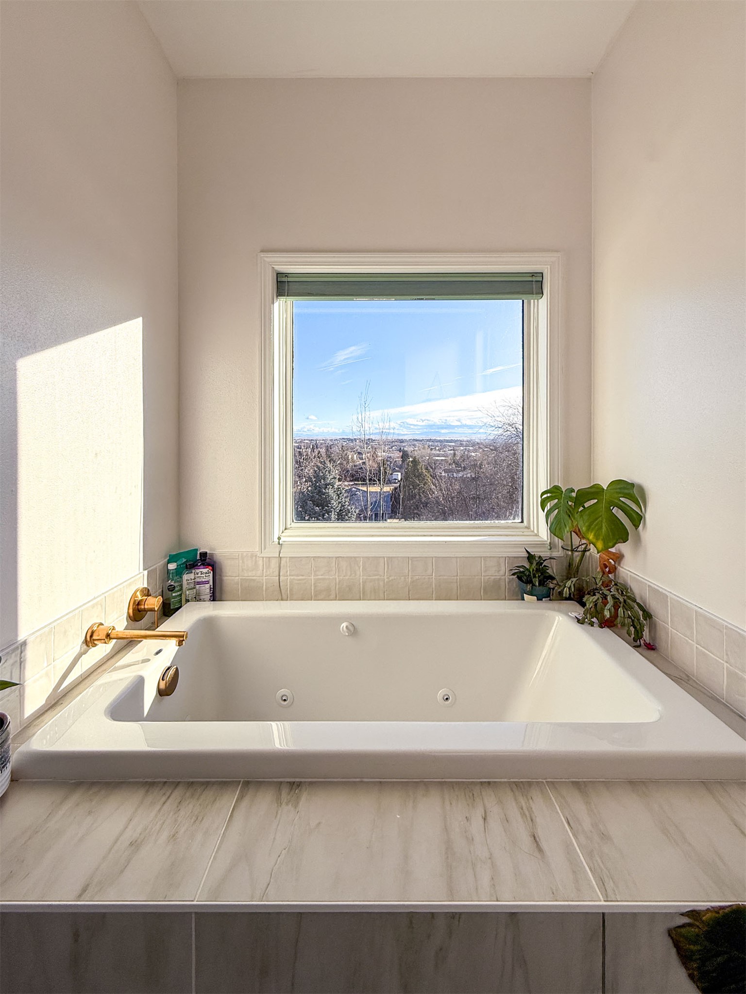 952 Valley View Drive