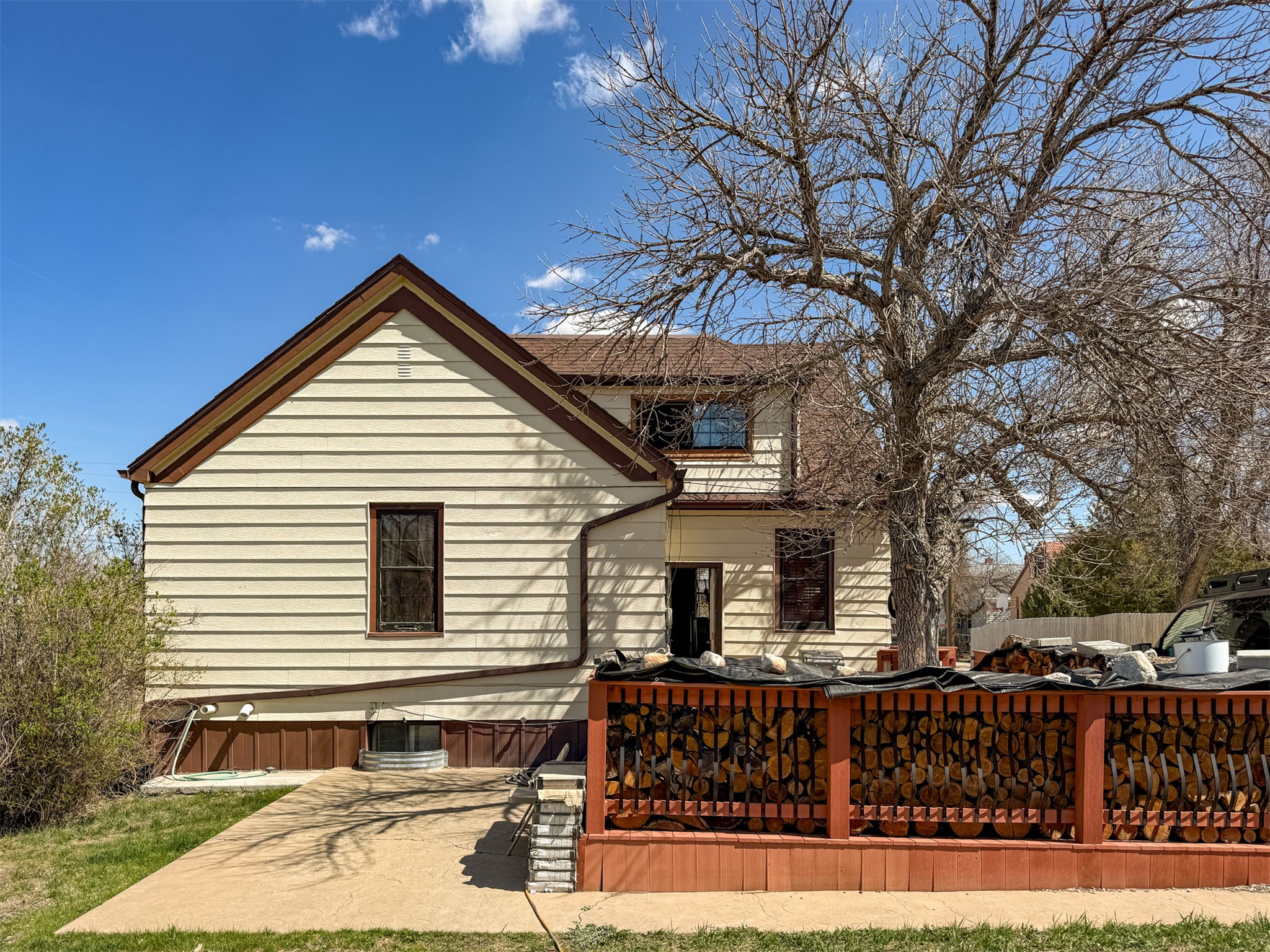 217 8th Avenue N
