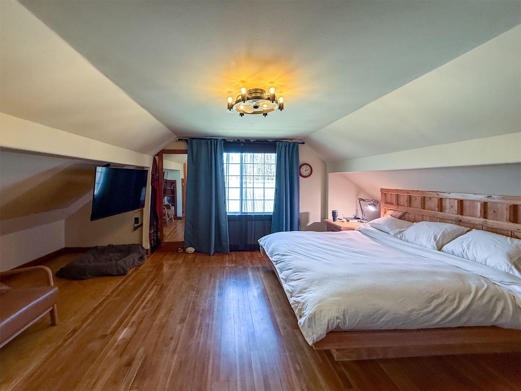 217 8th Avenue N