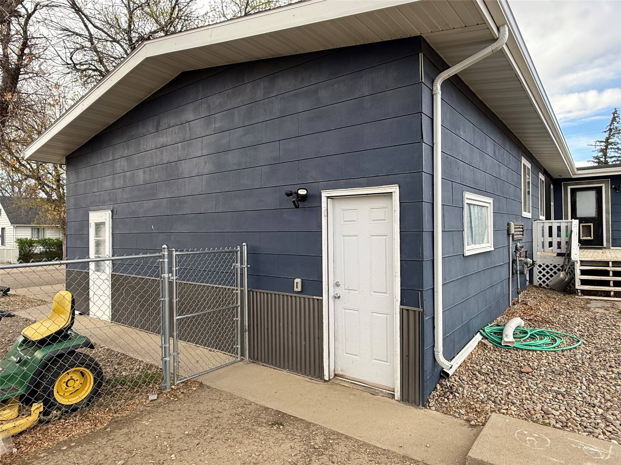 670 Benton Avenue