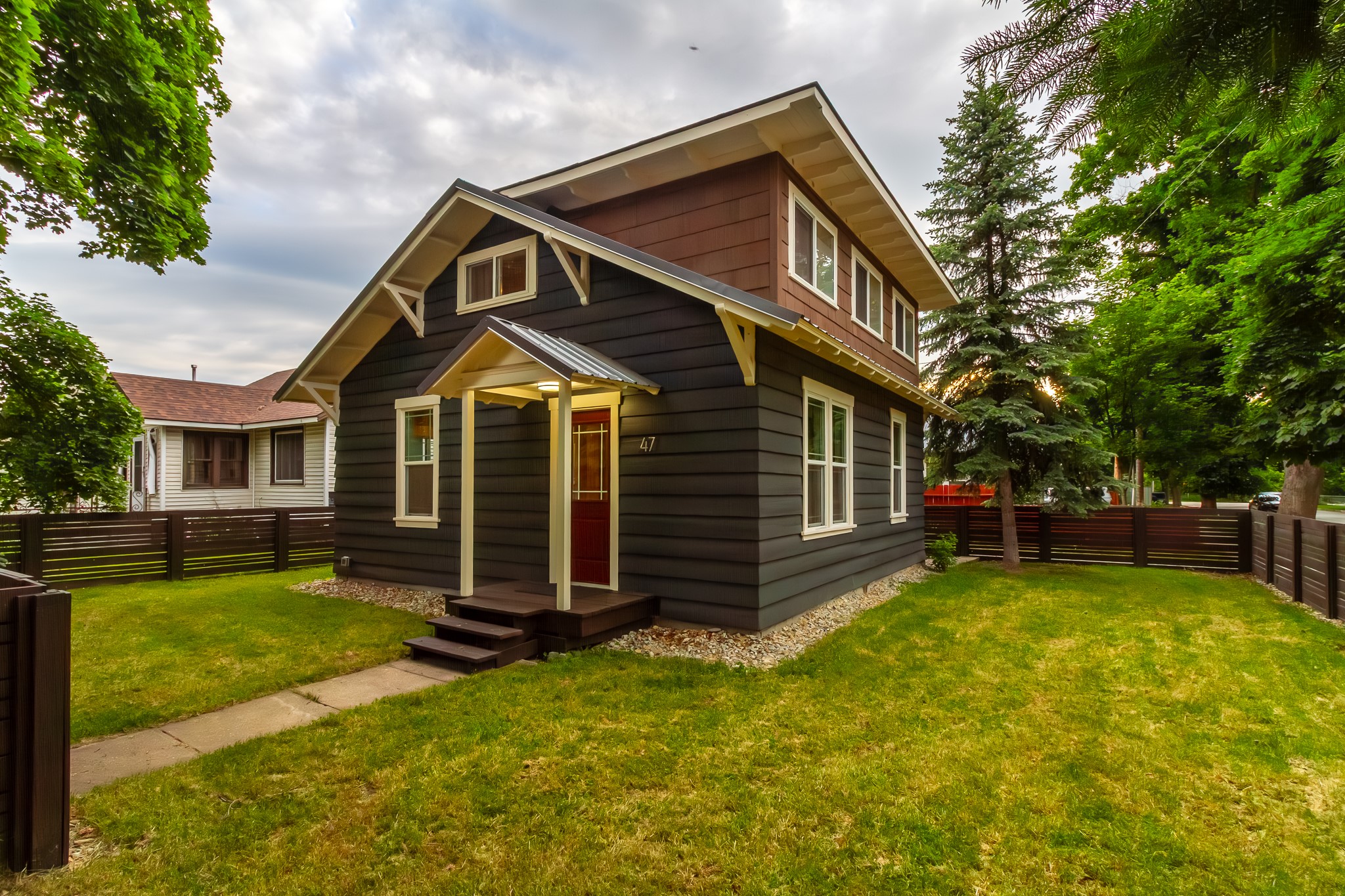 47 5th Avenue E