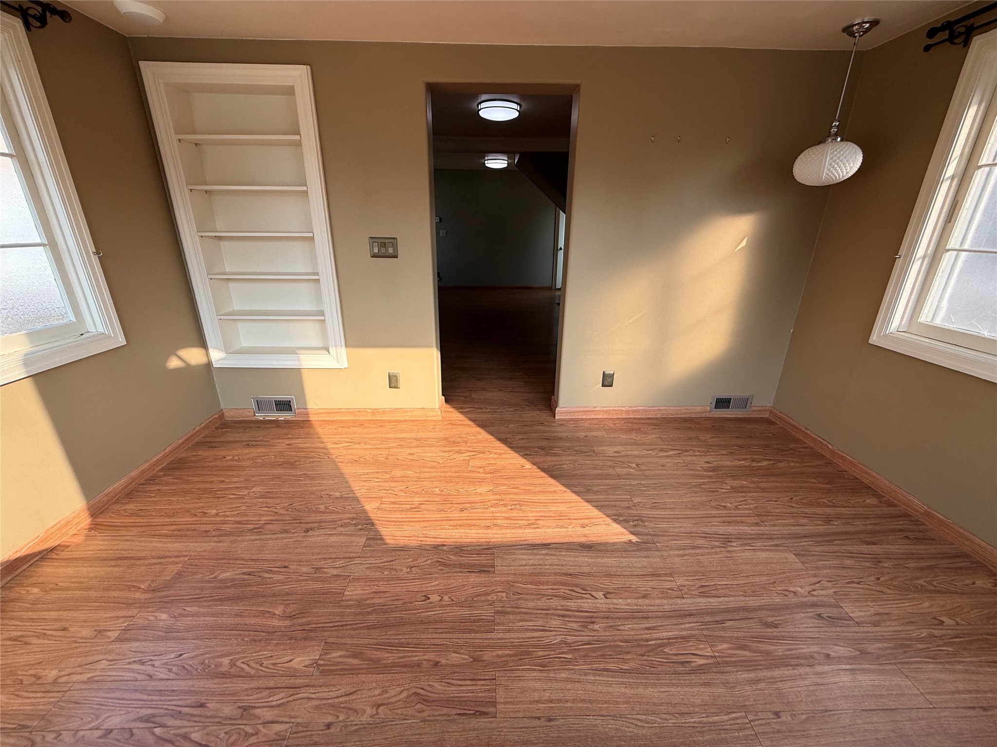 221 4th Avenue SE