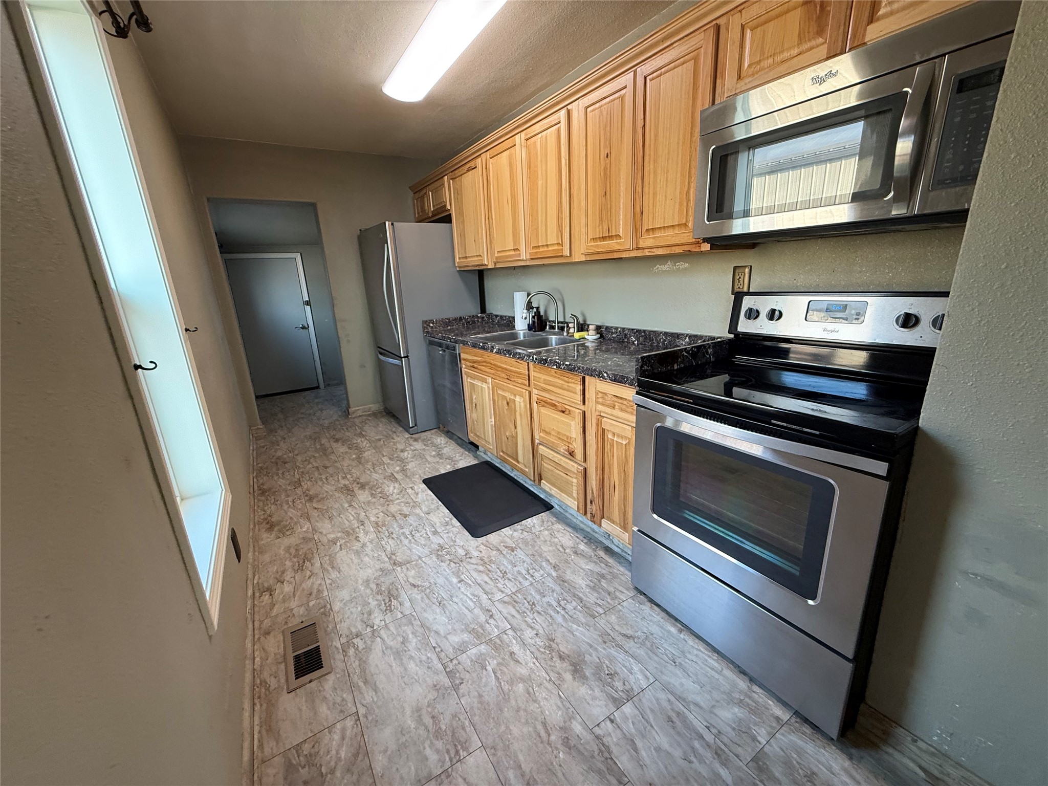 221 4th Avenue SE