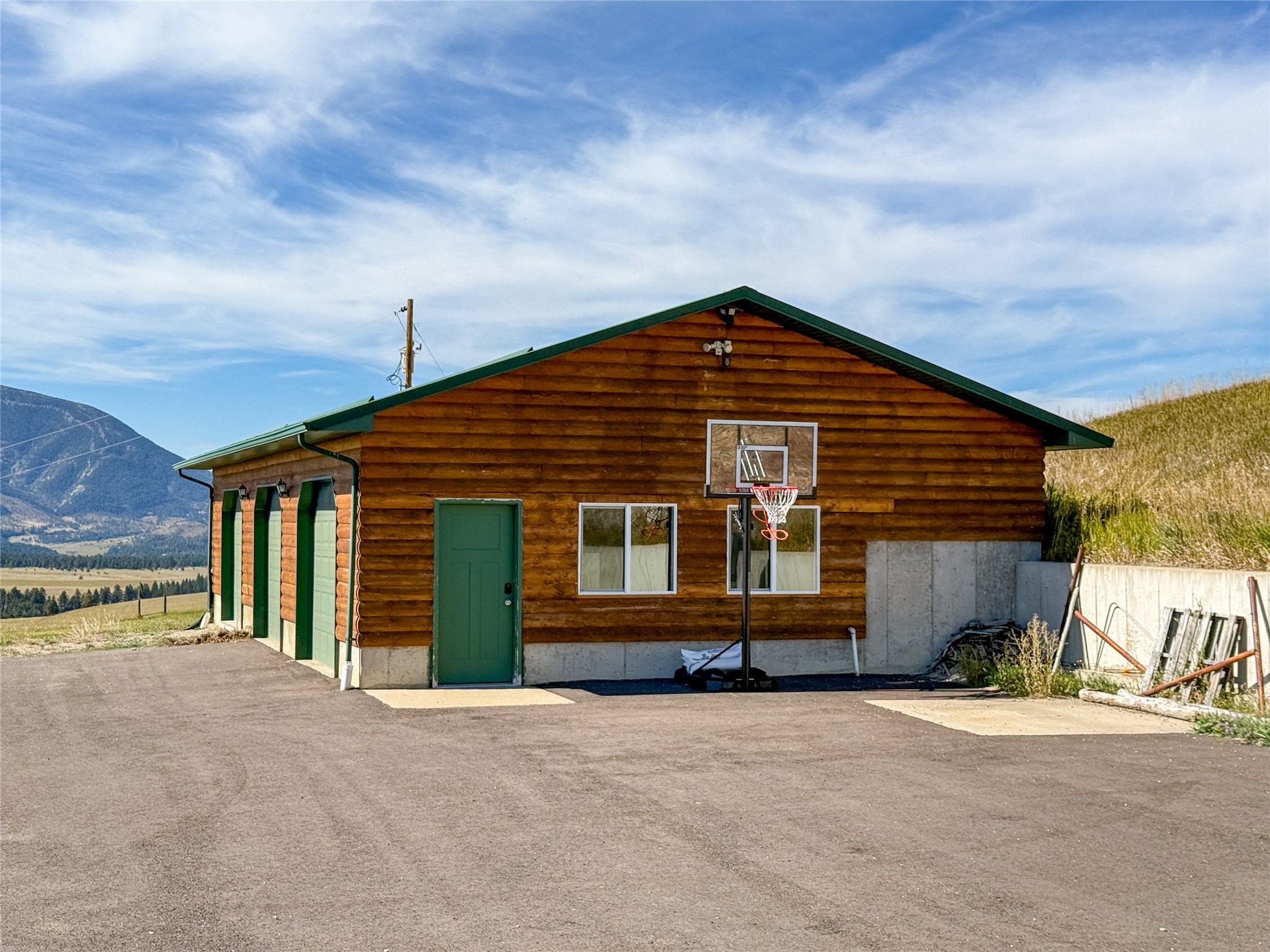 5833 Us Highway 89