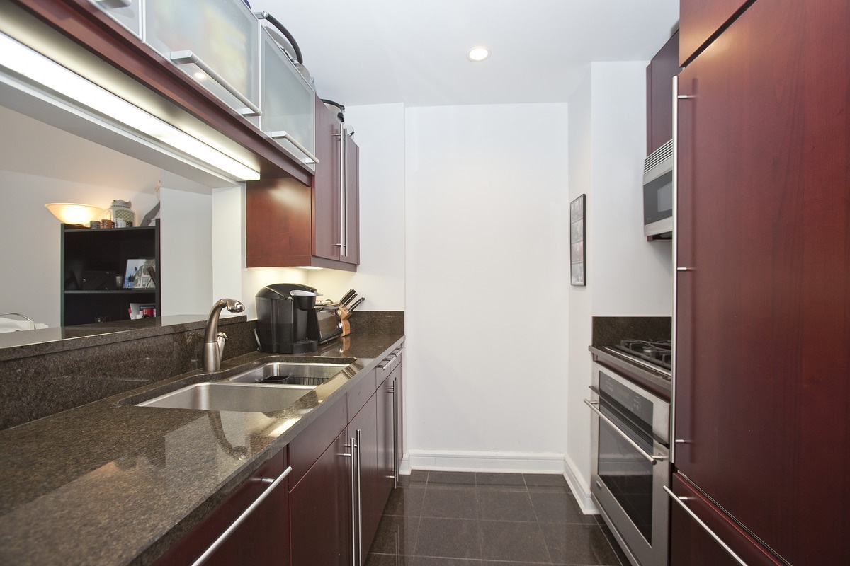 240 Riverside Boulevard 6-P