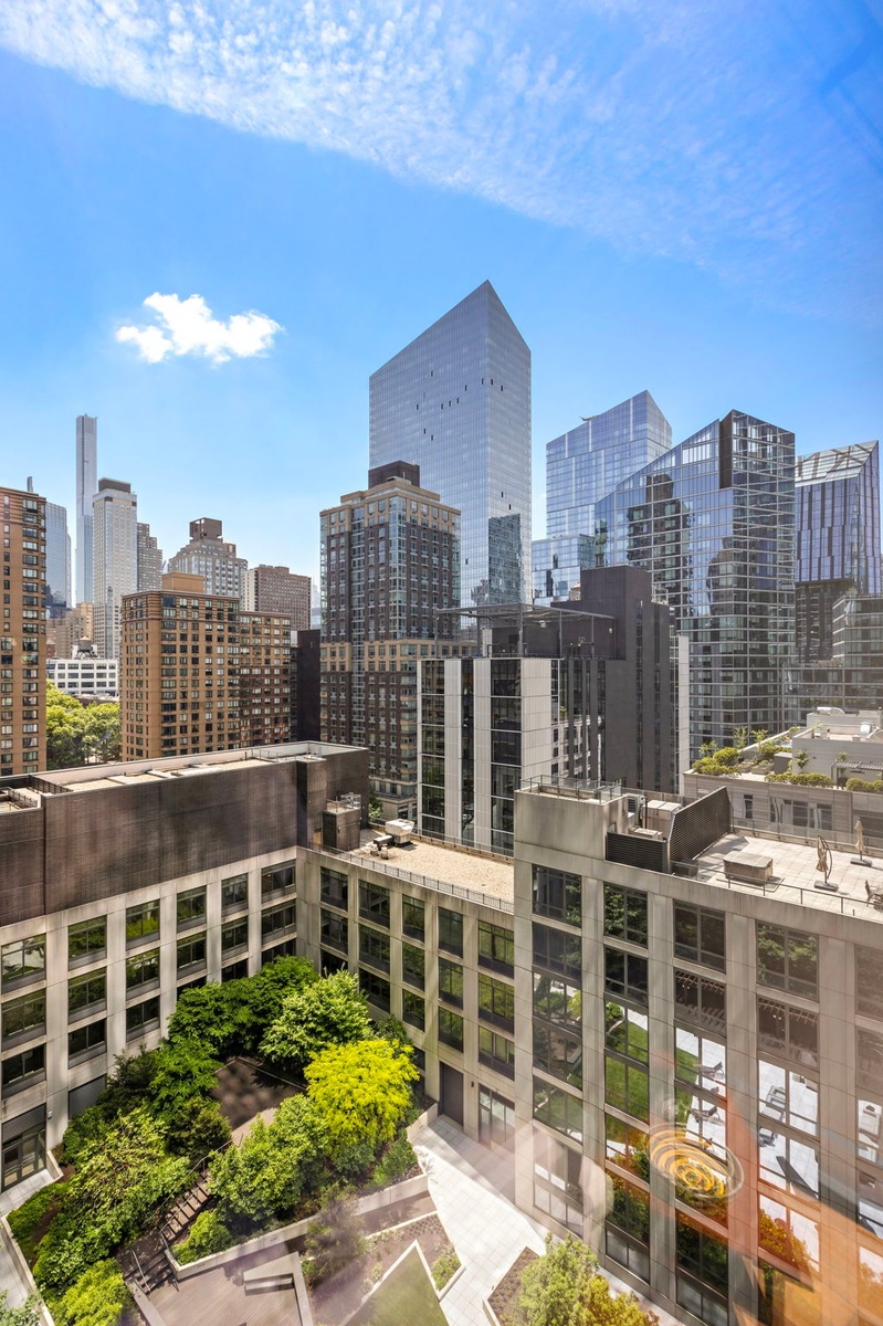 60 Riverside Boulevard 1410