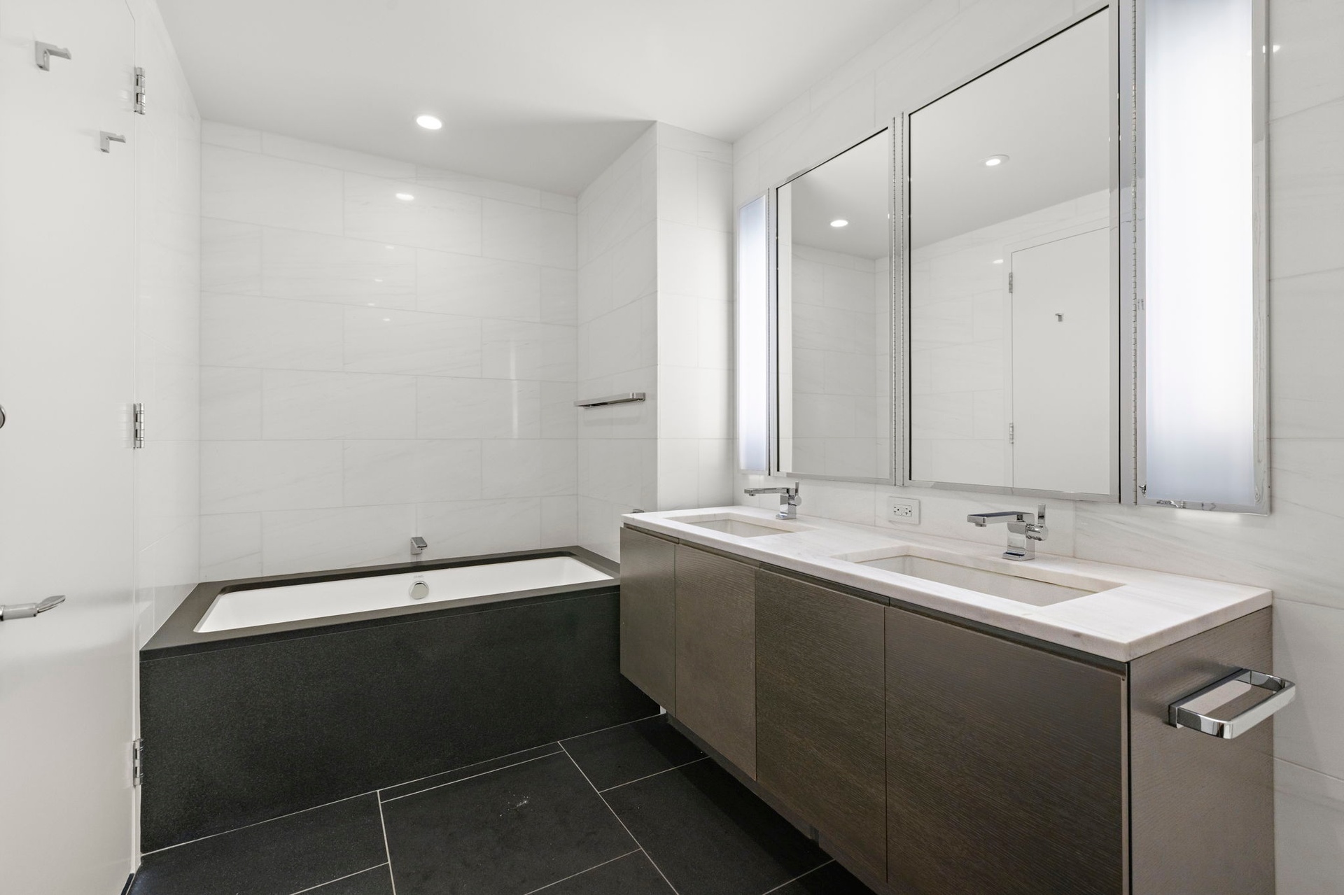 50 Riverside Boulevard 17-F