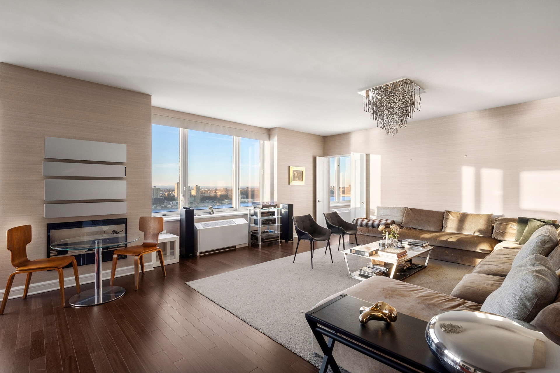 80 Riverside Boulevard PH-1B