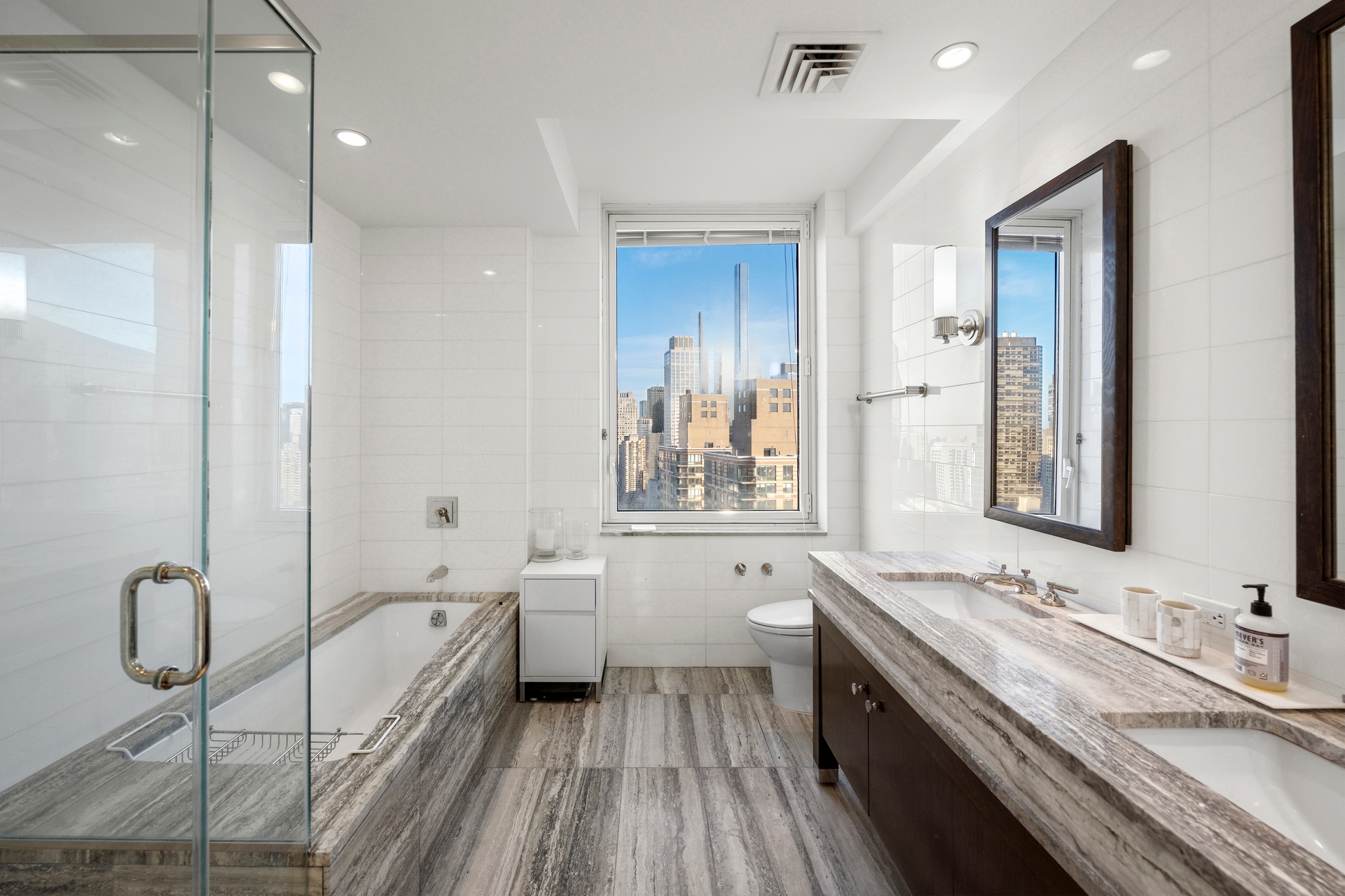 80 Riverside Boulevard PH-1B