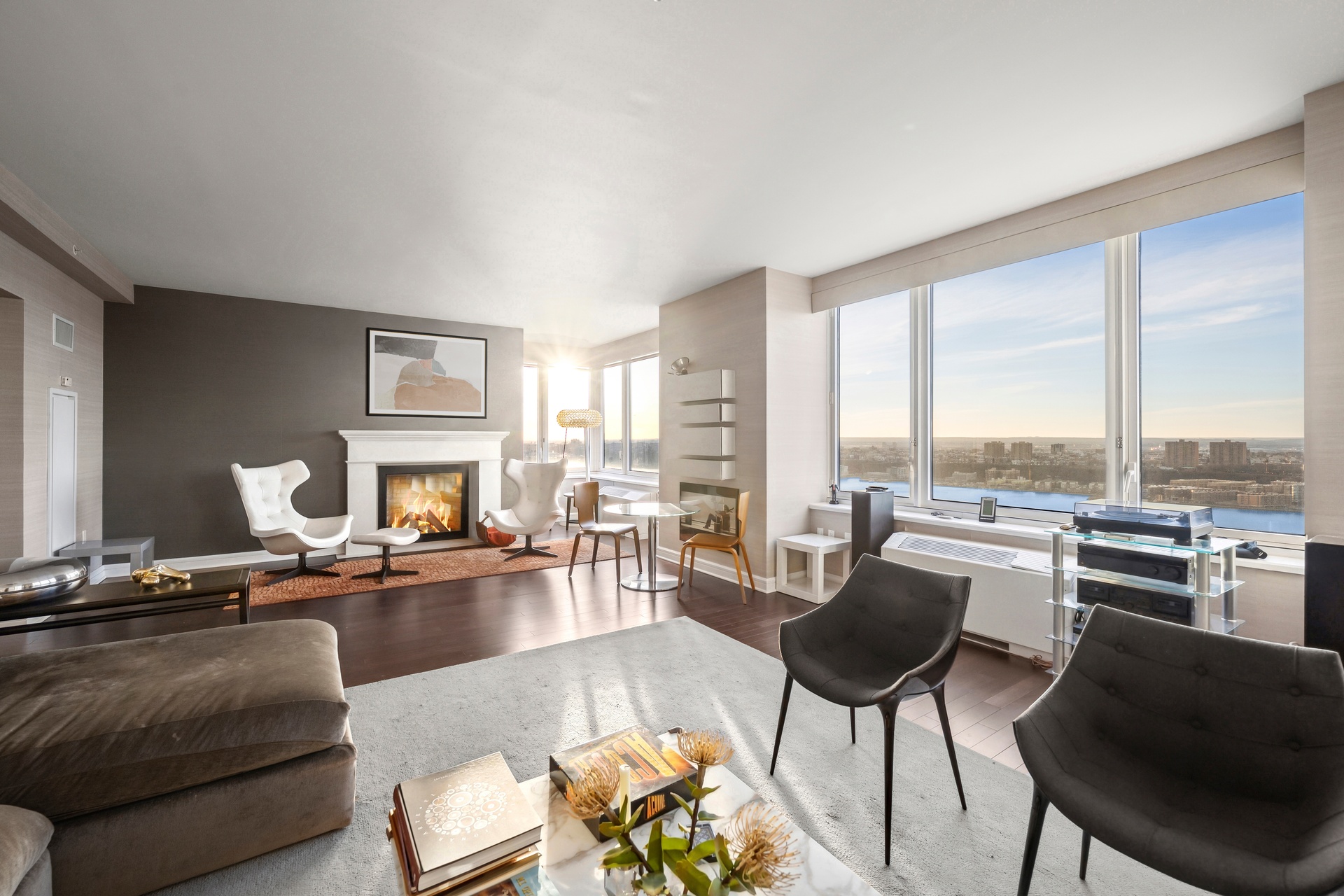80 Riverside Boulevard PH-1B