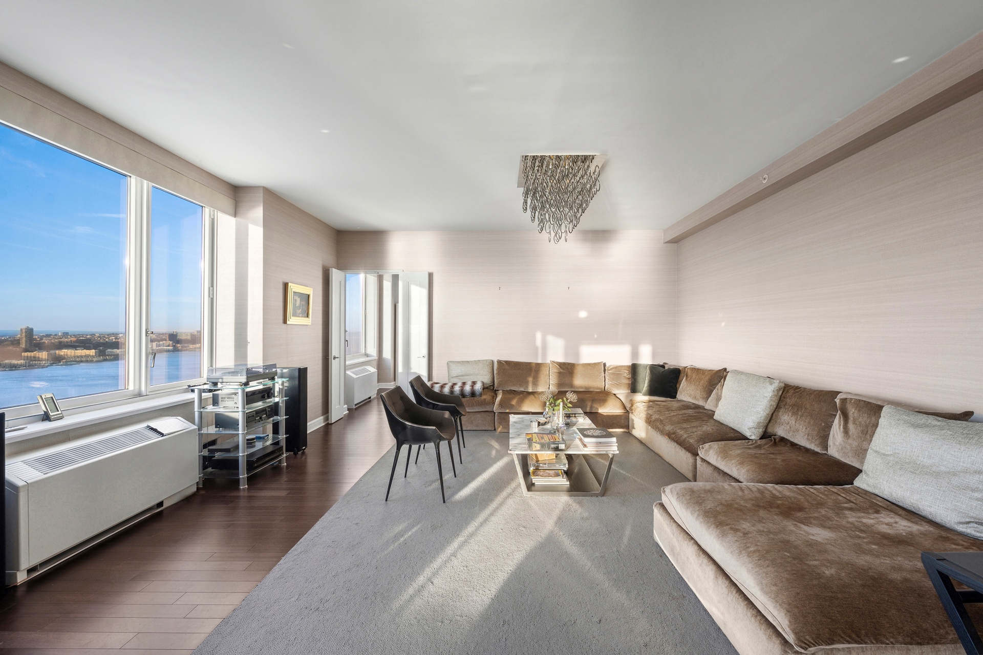 80 Riverside Boulevard PH-1B