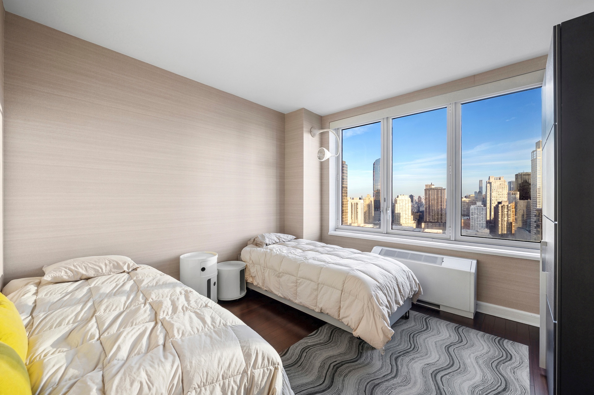 80 Riverside Boulevard PH-1B