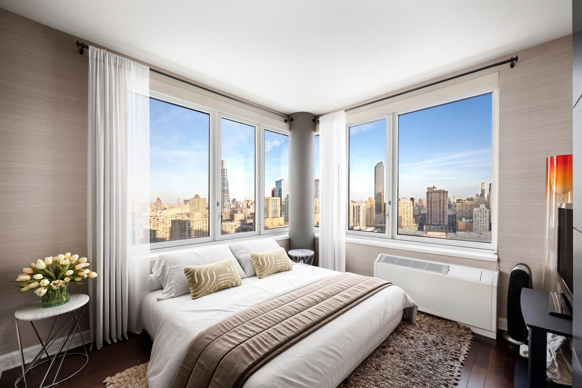 80 Riverside Boulevard PH-1B