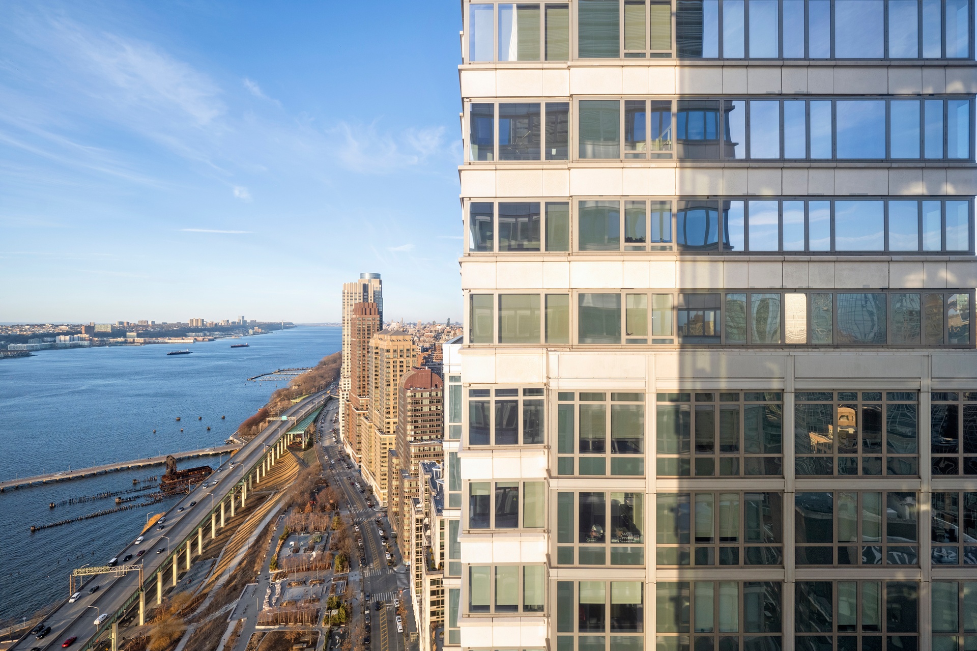 80 Riverside Boulevard PH-1B