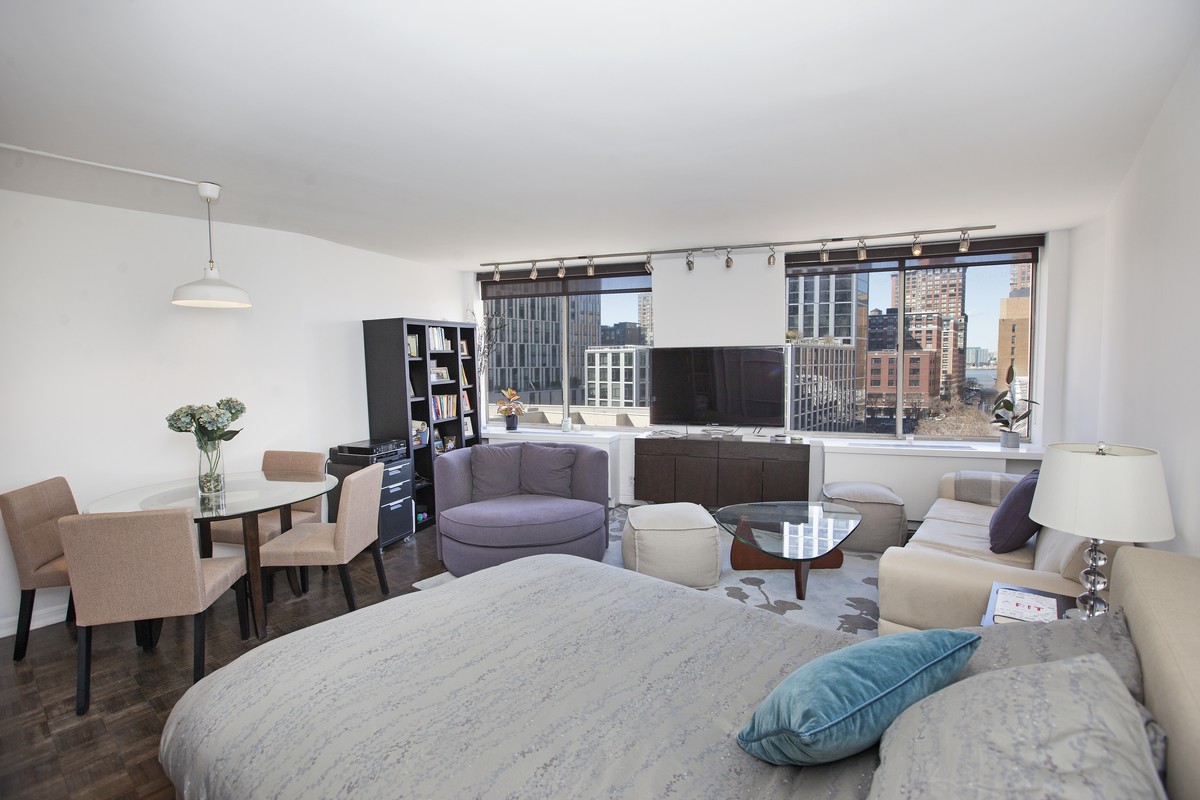 303 Greenwich Street 8-C