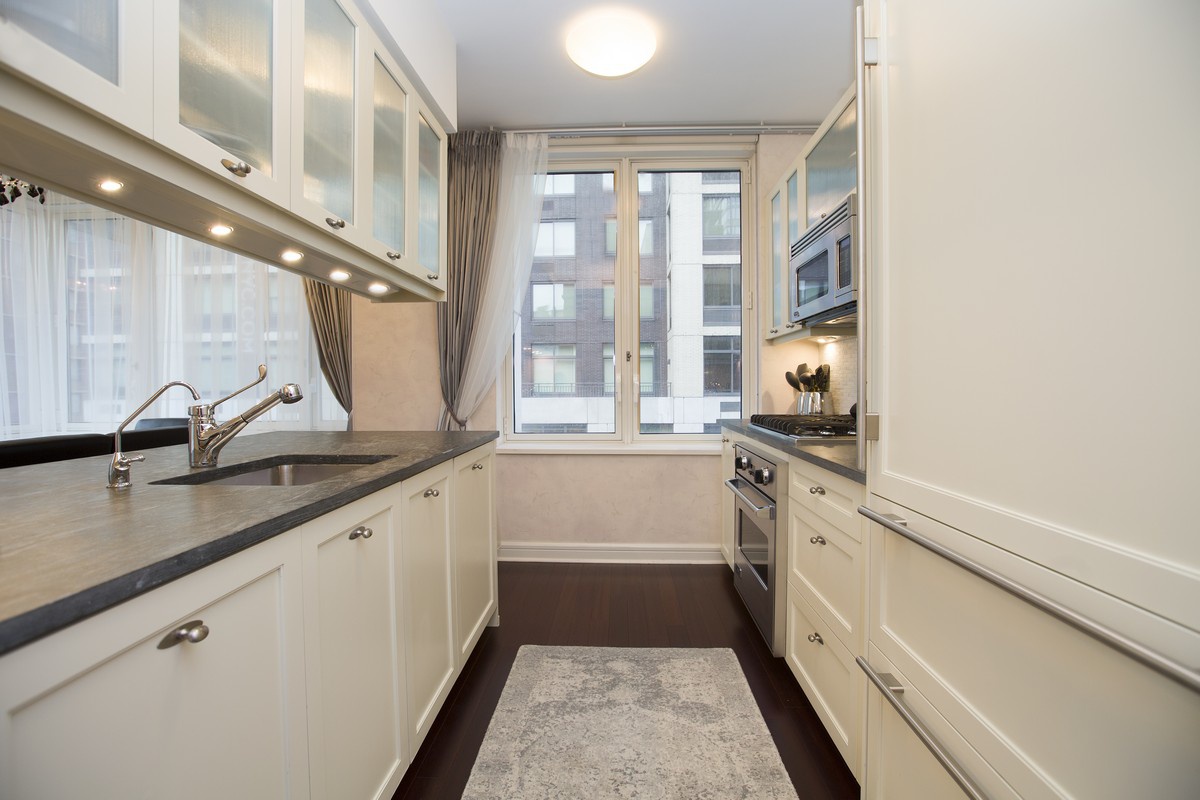 80 Riverside Boulevard 5-S