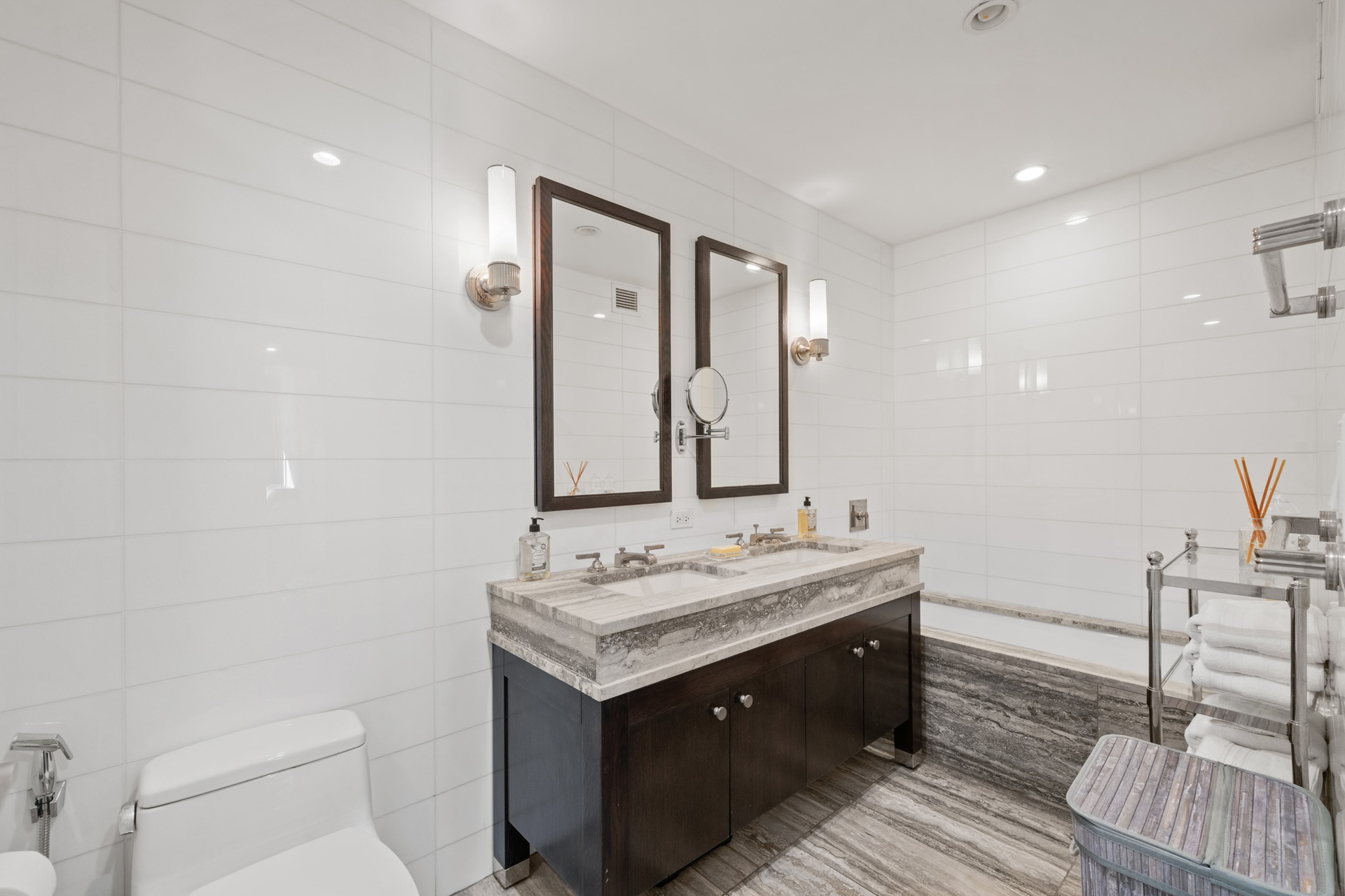 80 Riverside Boulevard 5-S