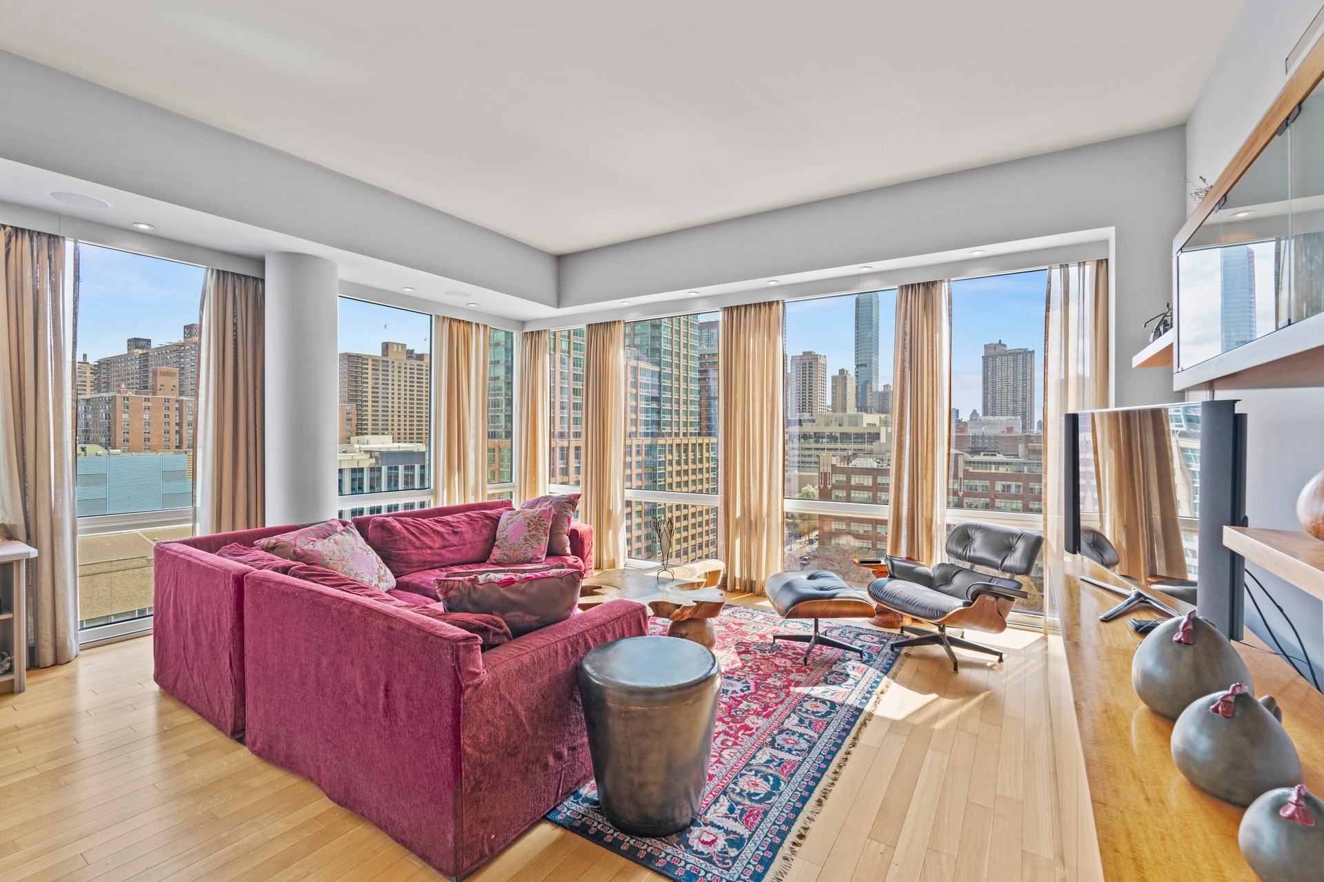 80 Riverside Boulevard 16-P