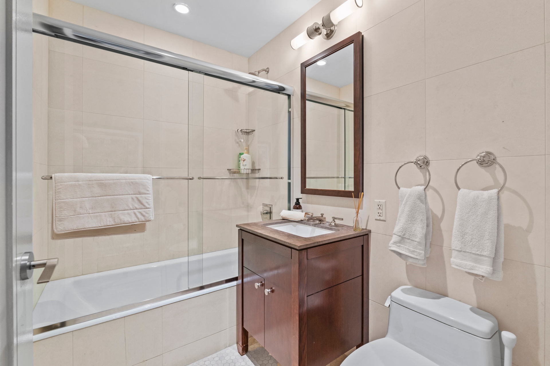 80 Riverside Boulevard 16-P