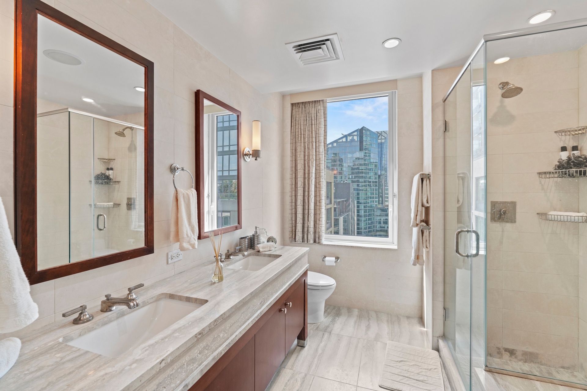80 Riverside Boulevard 16-P