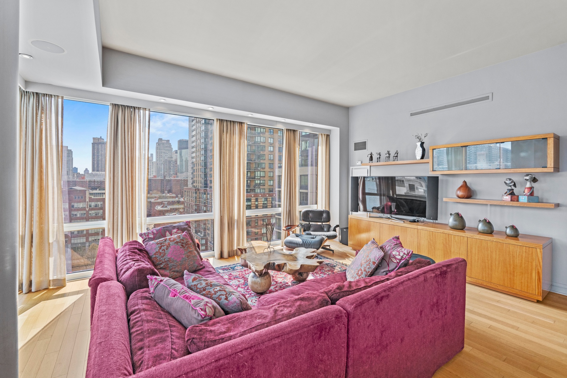 80 Riverside Boulevard 16-P