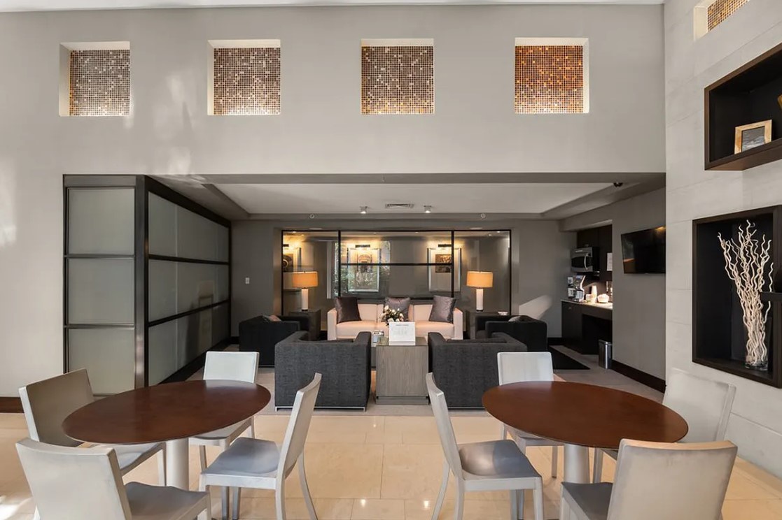 80 Riverside Boulevard 16-P