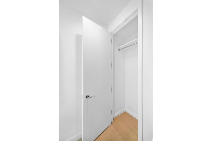 10 Riverside Boulevard 28-F