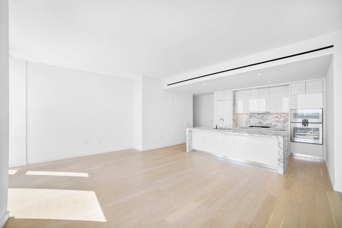10 Riverside Boulevard 28-F