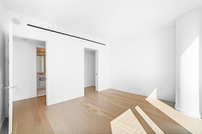 10 Riverside Boulevard 28-F