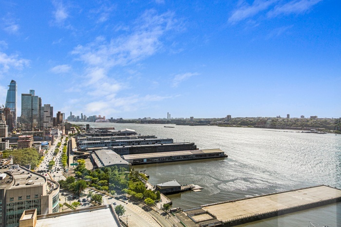 10 Riverside Boulevard 28-F