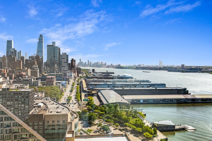 10 Riverside Boulevard 28-F