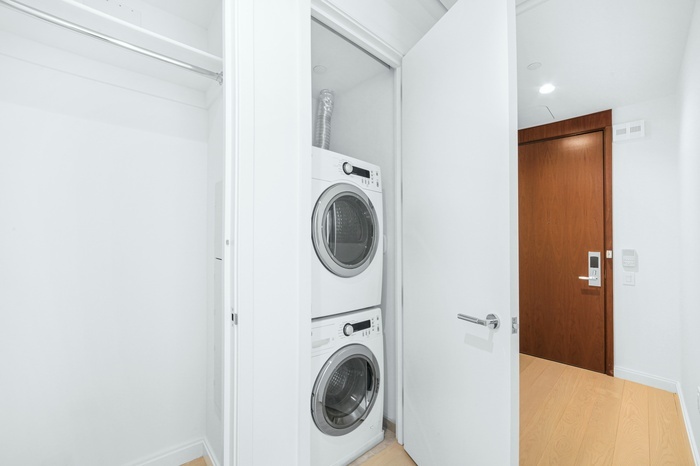 10 Riverside Boulevard 28-F
