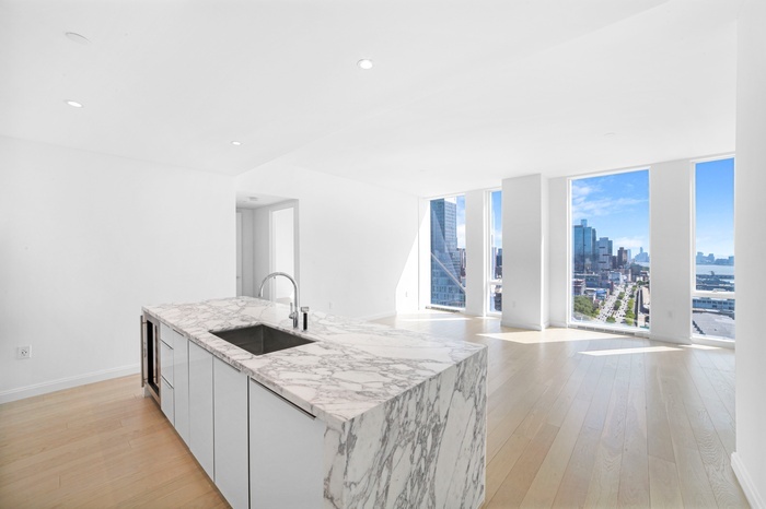 10 Riverside Boulevard 28-F