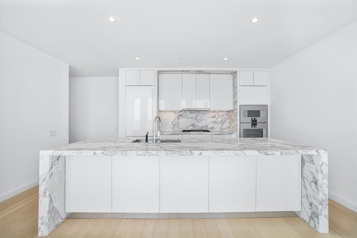 10 Riverside Boulevard 28-F