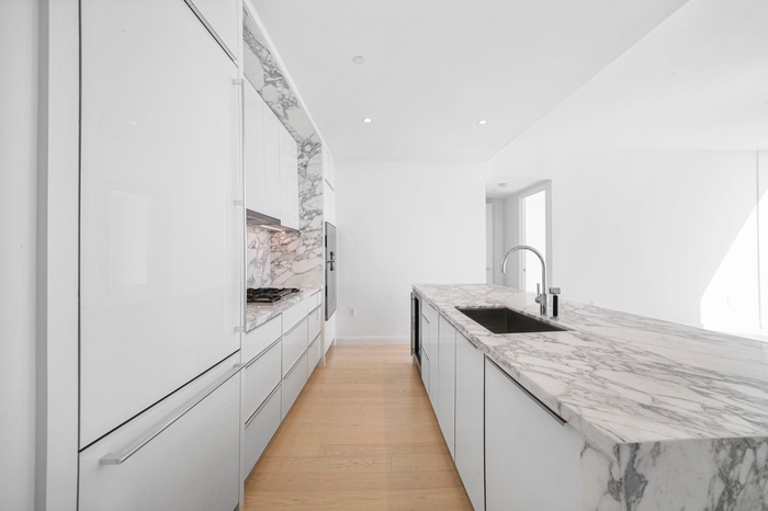 10 Riverside Boulevard 28-F
