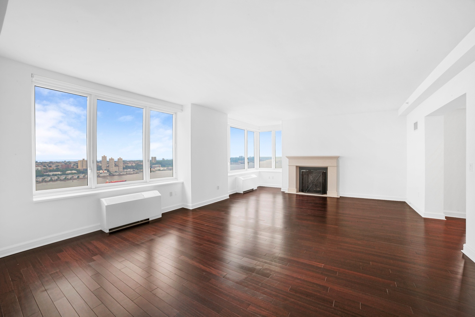 80 Riverside Boulevard PH-2A