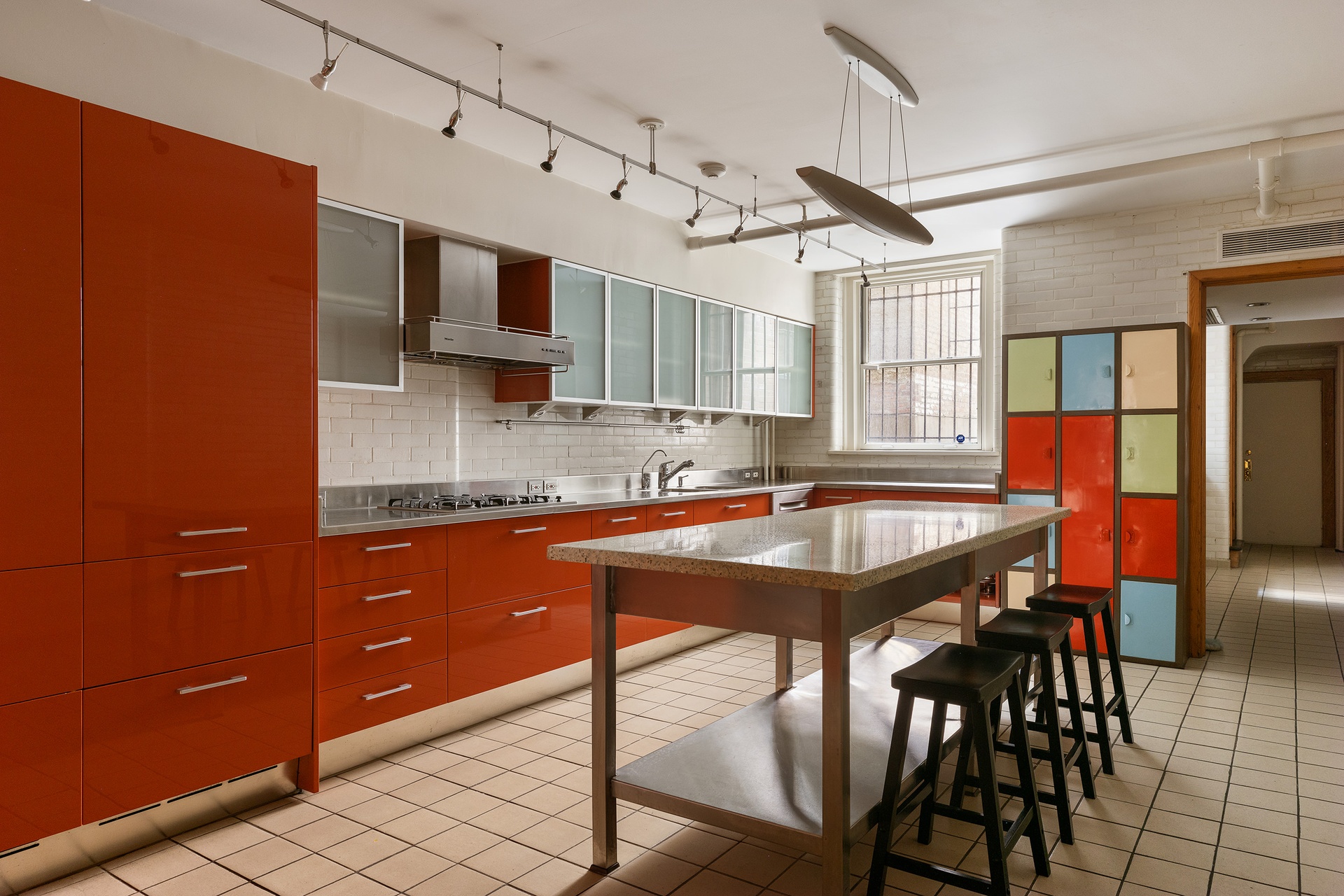 122 E 38th Street