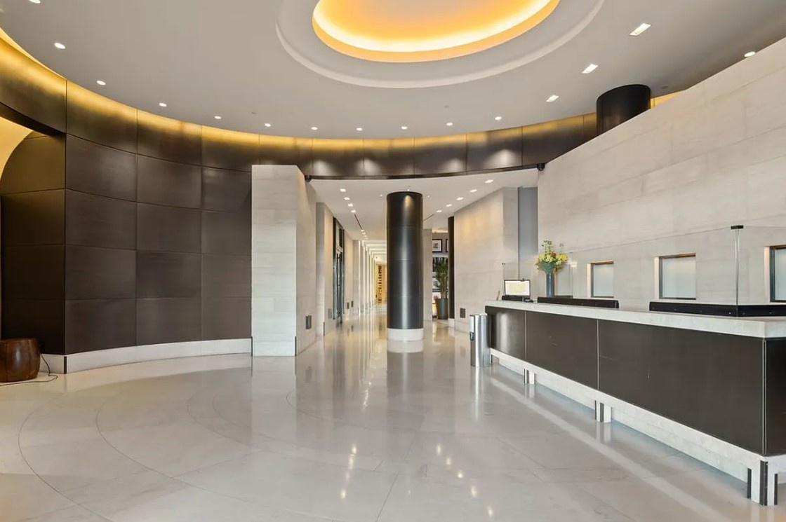 80 Riverside Boulevard 8-D