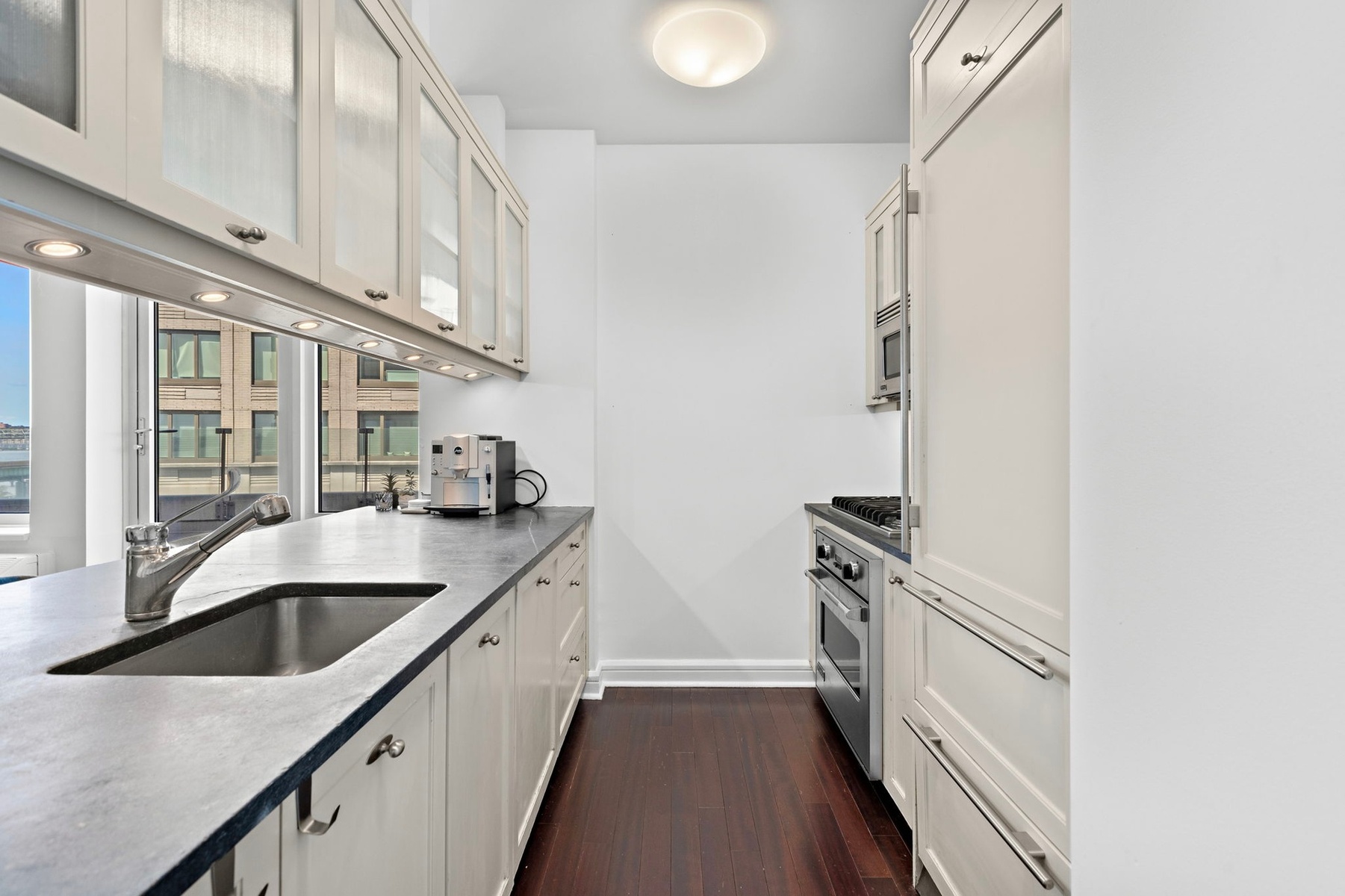 80 Riverside Boulevard 8-D