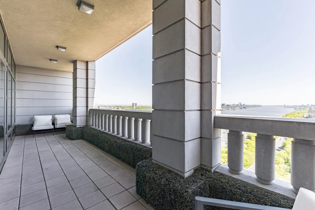 240 Riverside Boulevard PH-1